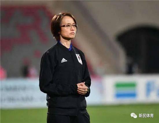 日本女足队教练宣布离职,球队寻找新帅队员