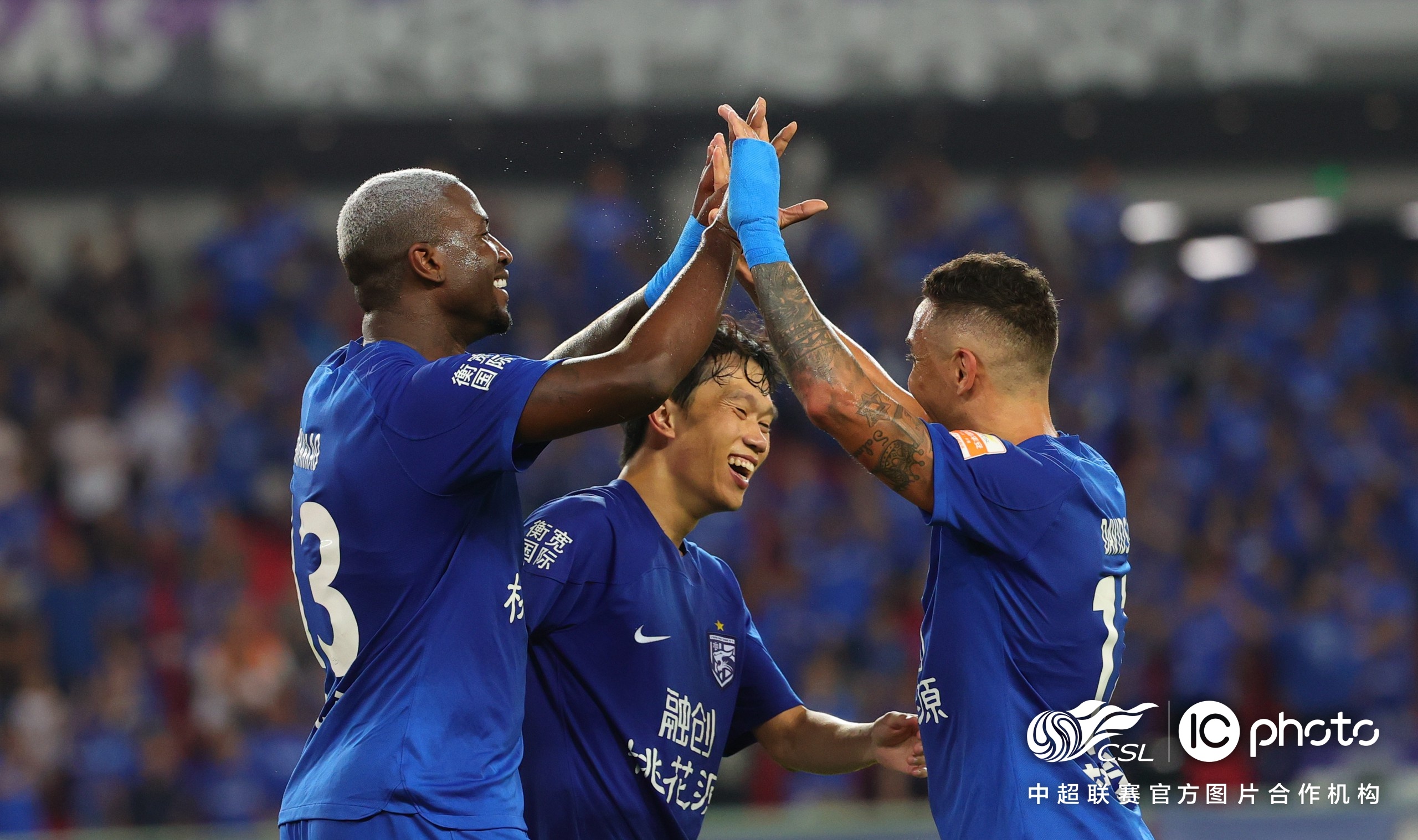 足球比赛几张红牌直接判负