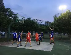 看点不断,每一场比赛都有新鲜亮点的句子