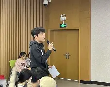 尖叫声连绵不断